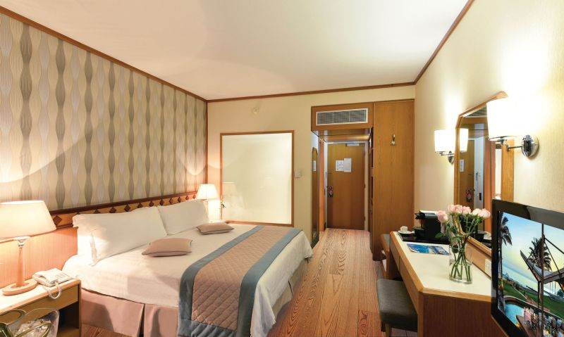 21-pioneer-beach-hotel-superior-room-lv_resized