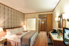 21-pioneer-beach-hotel-superior-room-lv_resized